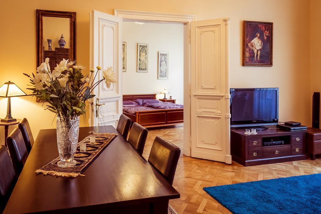 Apartment Vodickova 11 Прага Екстериор снимка